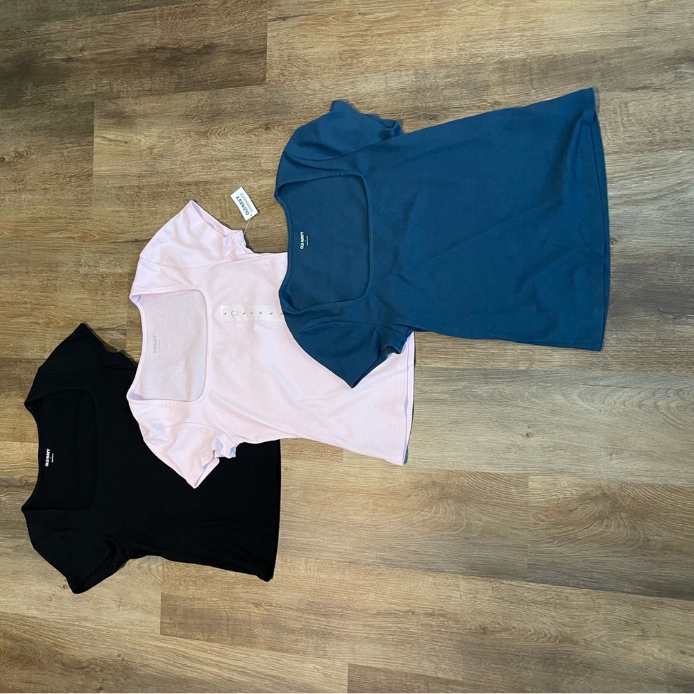Old Navy Women’s Black, Light Pink, and Teal Short Sleeve Tees Size Large